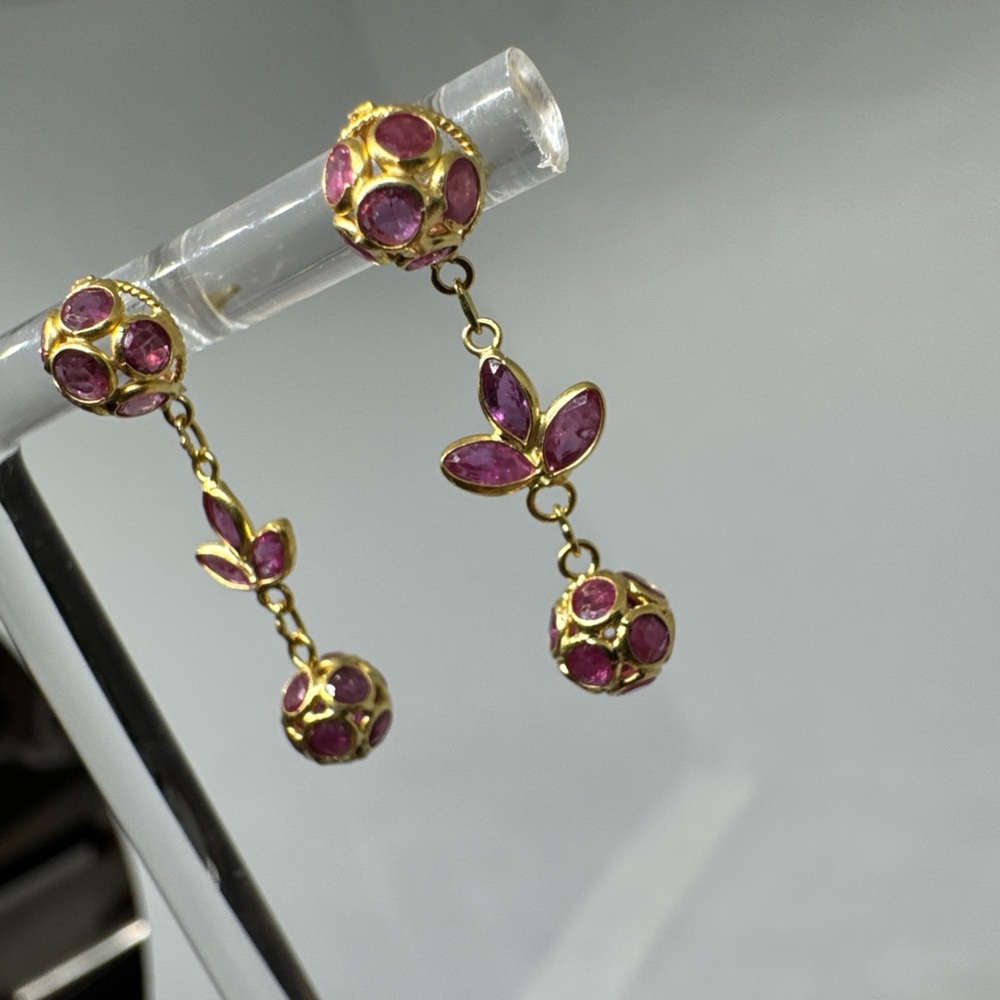 Gorgeous 18k Solid Yellow Gold Ruby Filigree Dang… - image 4
